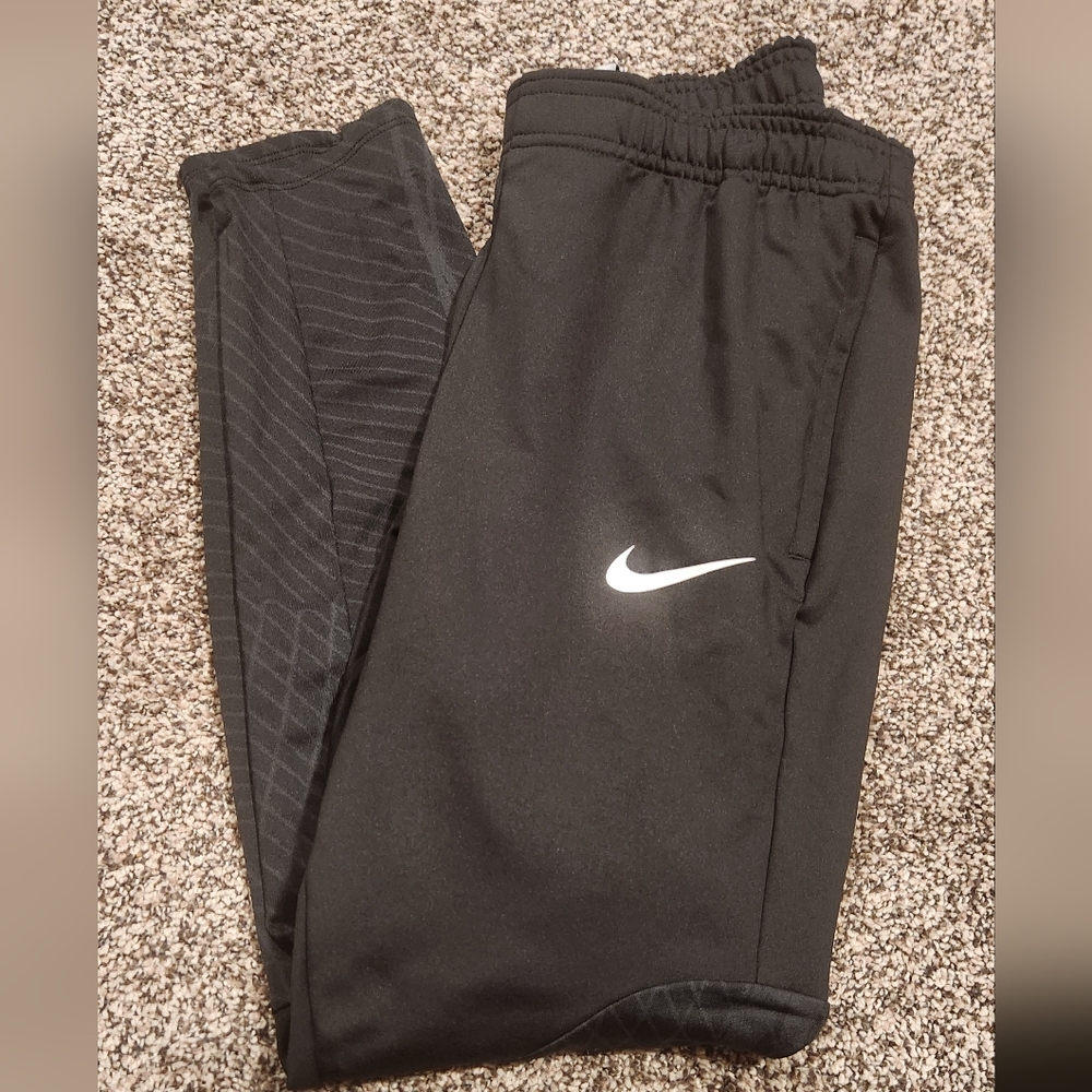 Nike Women's Dri-Fit Strike 23 Pant